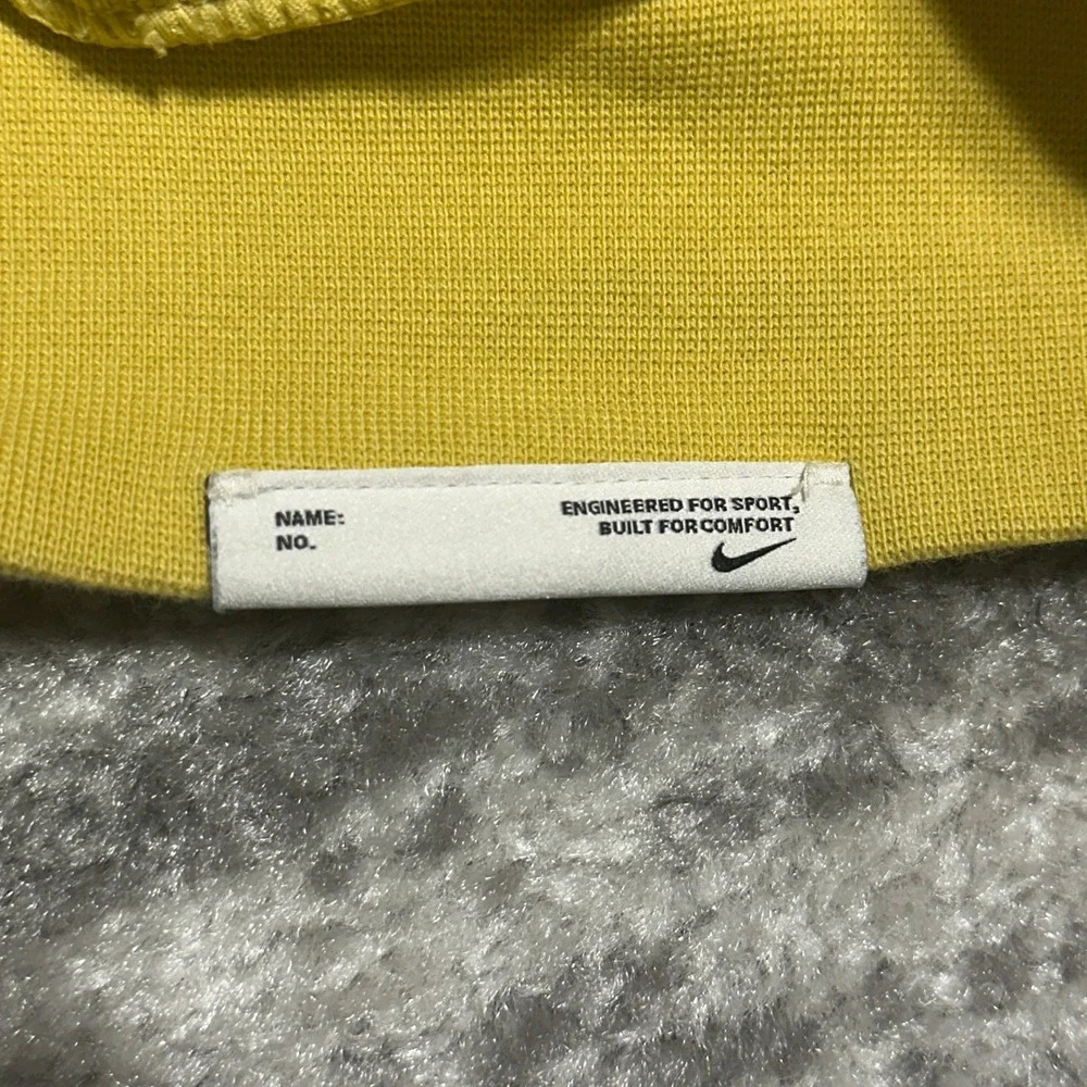 Nike Standard Issue Hoodie Mens Small Yellow Excellent Dri-FIT CV0864-700